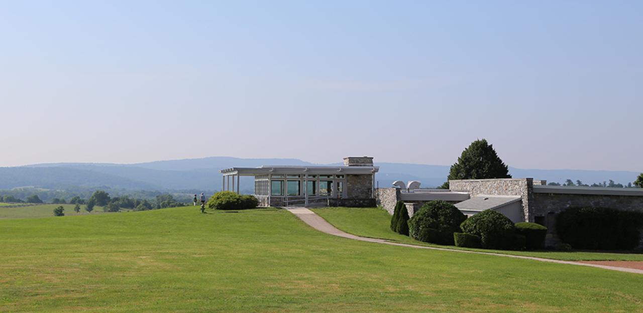 Photo of the green grass at Antietam